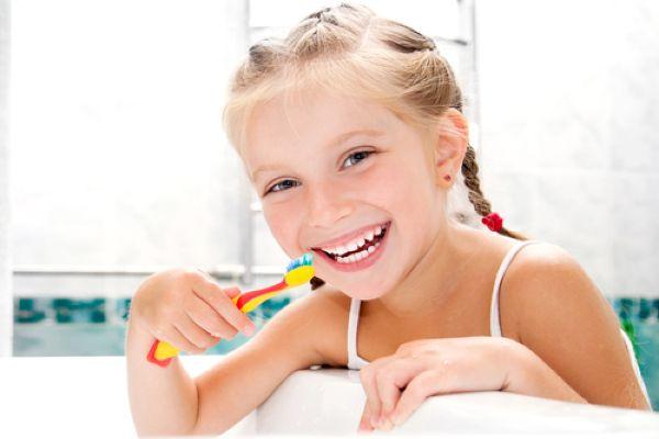 Mum has GENIUS idea to clean her toddler’s teeth without a tantrum