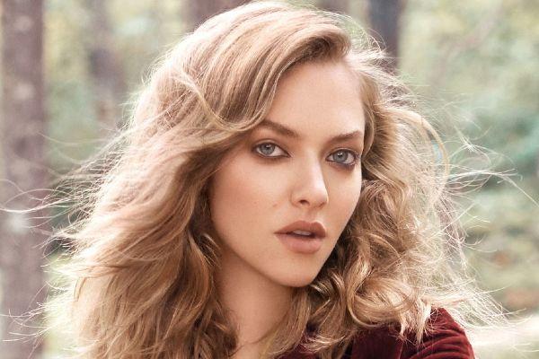 Every mum should read Amanda Seyfrieds words about breastfeeding