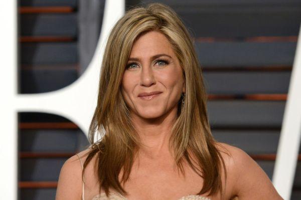 Jennifer Aniston dazzles in black strapless gown at Peoples Choice Awards