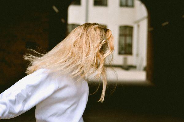 This shampoo gives blonde hair radiant blonde and honey highlights