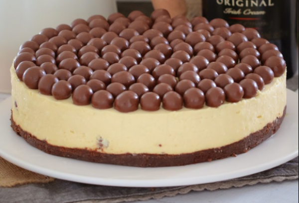 Delicious Baileys & Malteser cheesecake recipe - perfect for Sunday dessert