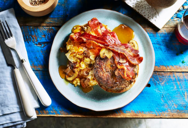 Recipe: savoury breakfast muffins with beef & mushroom patties