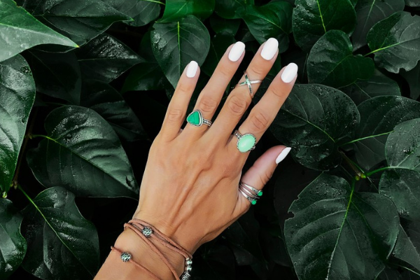 An expert guide on how to remove your gel and shellac manicures safely at home