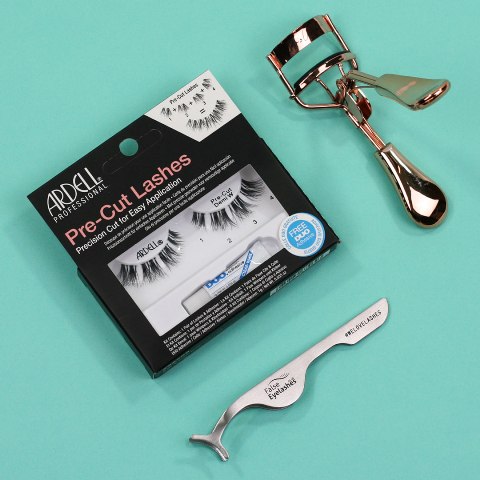 5 Quick Hacks for Applying False Lashes