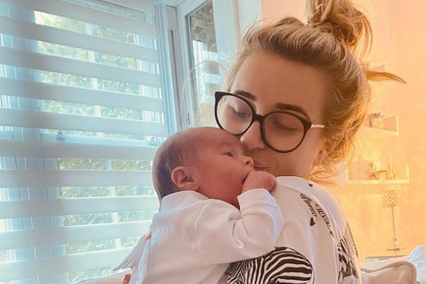 Dani Dyer responds to vile trolls who called her postpartum body “huge”