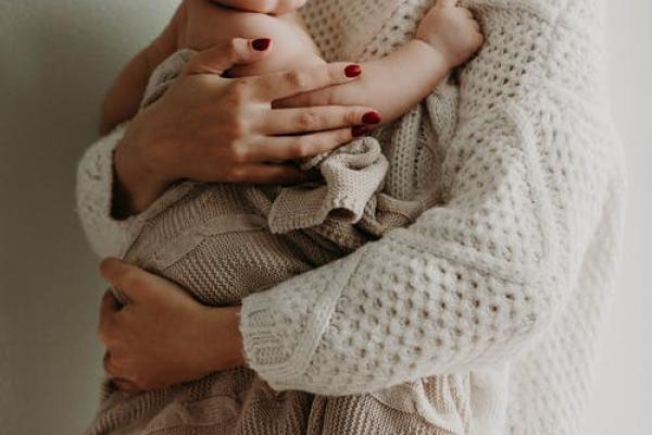Losing the baby weight pressure is unfair on new mothers