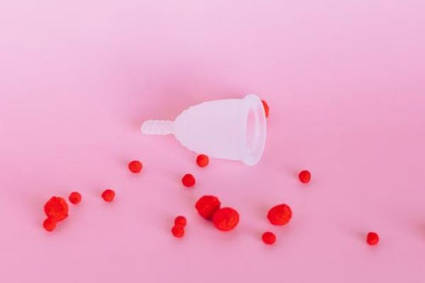 Menstrual cups: How to use them, remove them and fit them