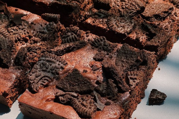 Weekend Bake: How to make the most decadent cookies & cream brownies