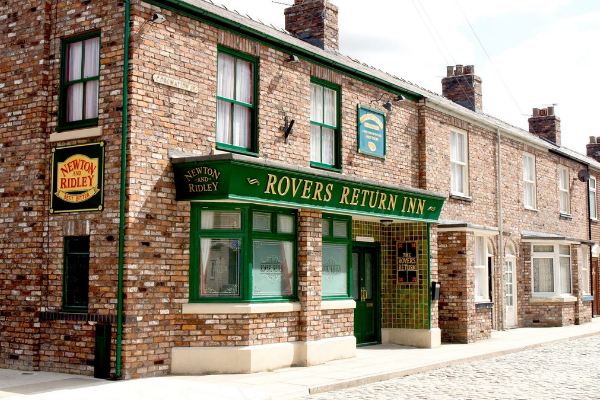 Coronation Street star announces return to the cobbles as they begin filming  today
