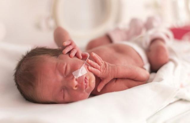Pampers celebrate World Premature Day with generous donation to maternity hospitals