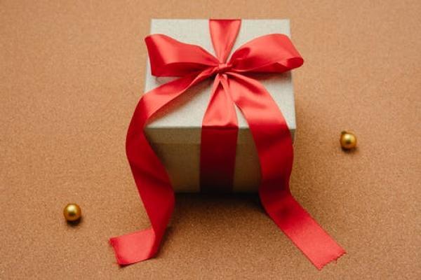 Looking to treat your girlies this Christmas? Check out this luxury gift wishlist! 