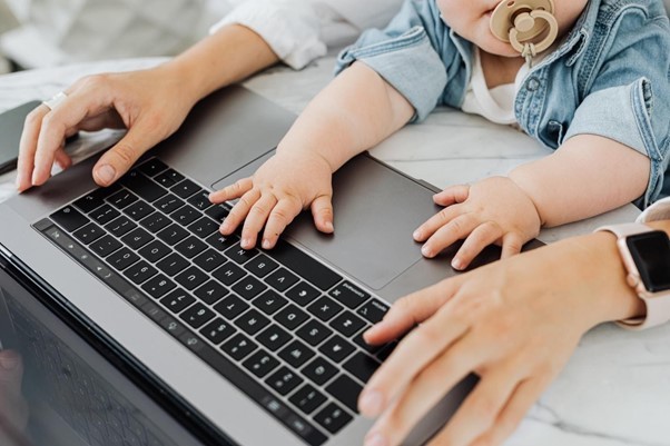 Working mothers in the UK still feel like they need to apologise for their existence