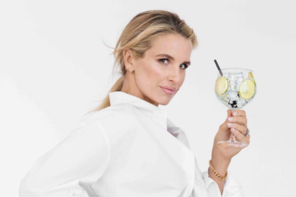 Vogue Williams poses for stunning pregnancy photo showing off her growing bump