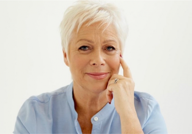 Actress Denise Welch shares struggles with postnatal depression