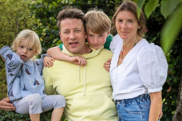 Chef Jamie Oliver shares lovely snap with family as he turns 47 with ‘the best gift’